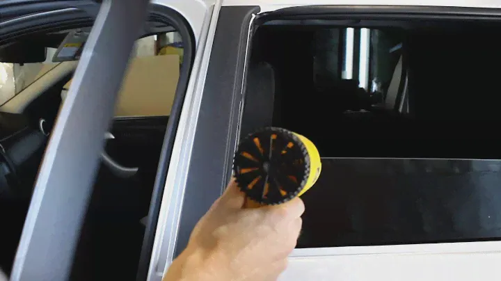 Наклейки на стойки дверей LADA (ВАЗ) Largus