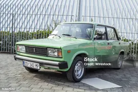 Lada Ваз 2105 Известная Как Lada Riva Классический Русский Компактный Седан От — стоковые фотографии и другие картинки Lada