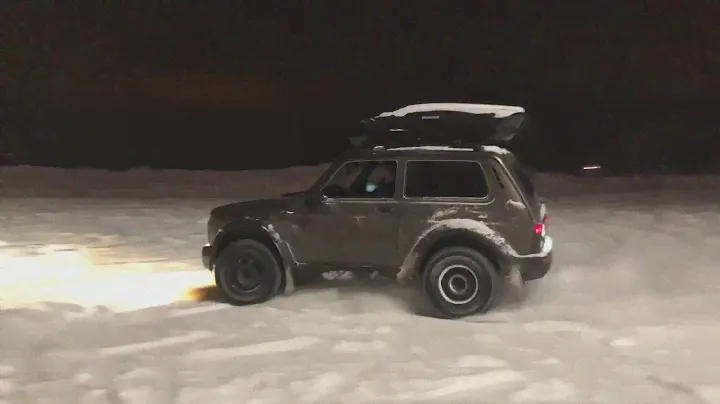 lada 4x4 Bronto snow drift