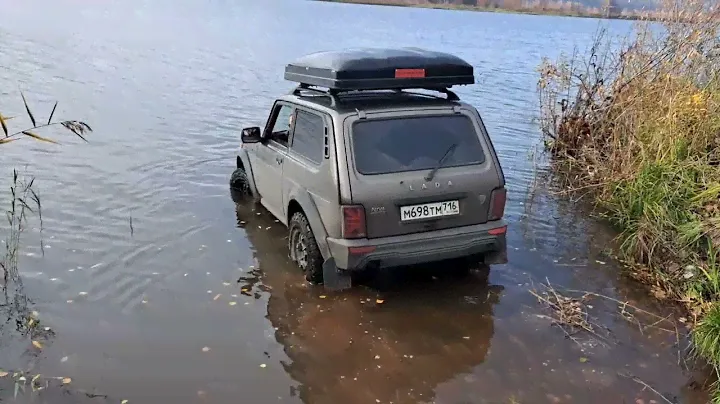 Lada Niva Legend Bronto купается